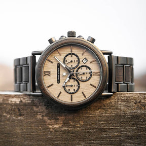 Nachhaltiges Ebenholz bildet die Basis der Armbanduhr "Mondnacht"