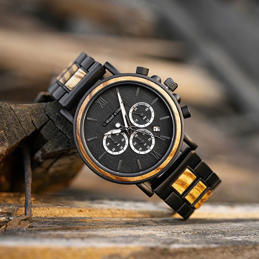 Die Armbanduhr "Mondfinsternis" aus edlem Zebra-Holz