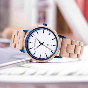 Die Armbanduhr "Antonia Ahorn" überzeugt durch ihr klares Design