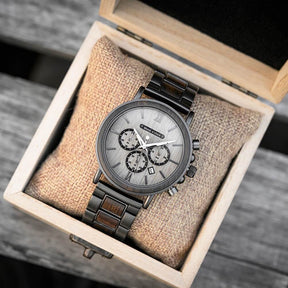 Das Armband der Holzuhr "Mondnacht" ist fein, sehr angenehm und komfortabel zu tragen, aber dennoch sehr robust