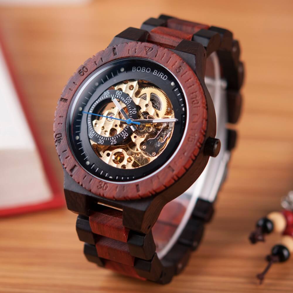 Ein einmaliges optisches Highlight - die Holzarmbanduhr "Nussbaum" von Wood o'clock