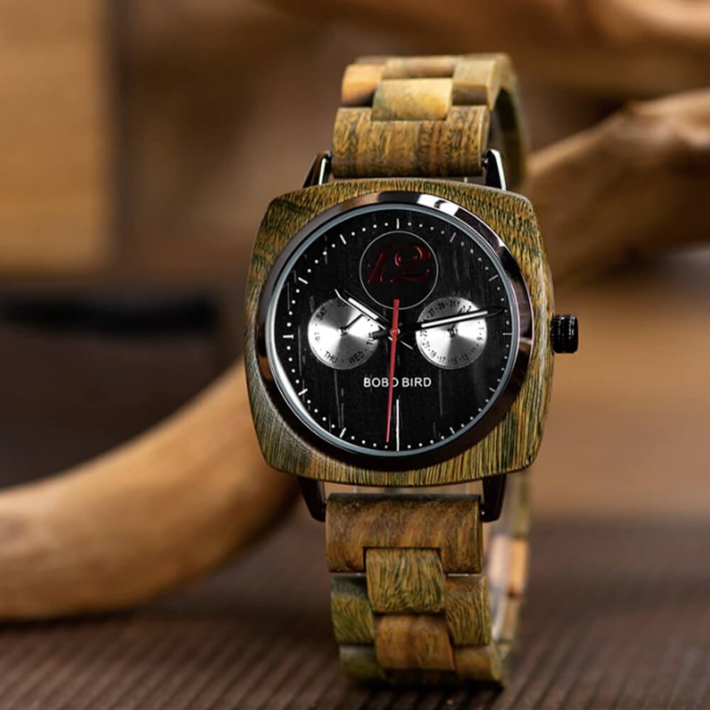 Du kannst bei unserer Armbanduhr "Edelholz" aus drei verschiedenen Farbmodellen wählen