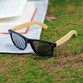Die Sonnenbrille "Zakynthos" aus Holz ist ein optisches Highlight
