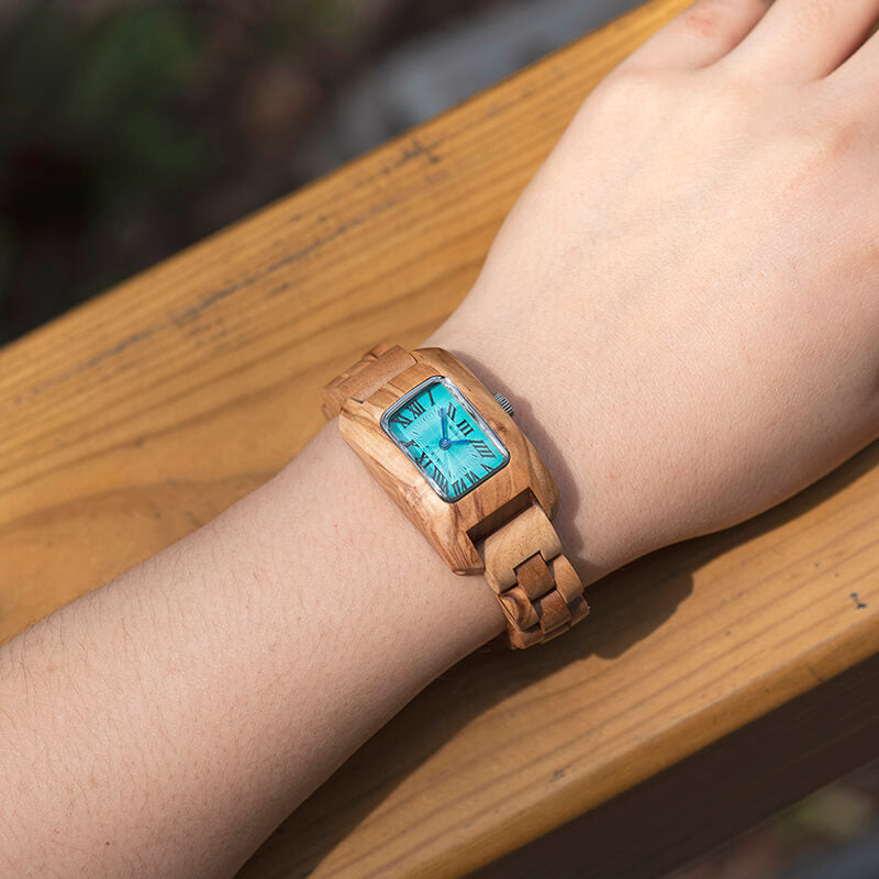 Das Armbanduhren-Modell "Olive" setzt elegante Highlights