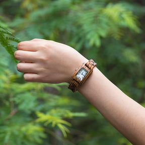 Die Armbanduhr "White Pearl" ist eine hochwertige Holzuhr für Frauen
