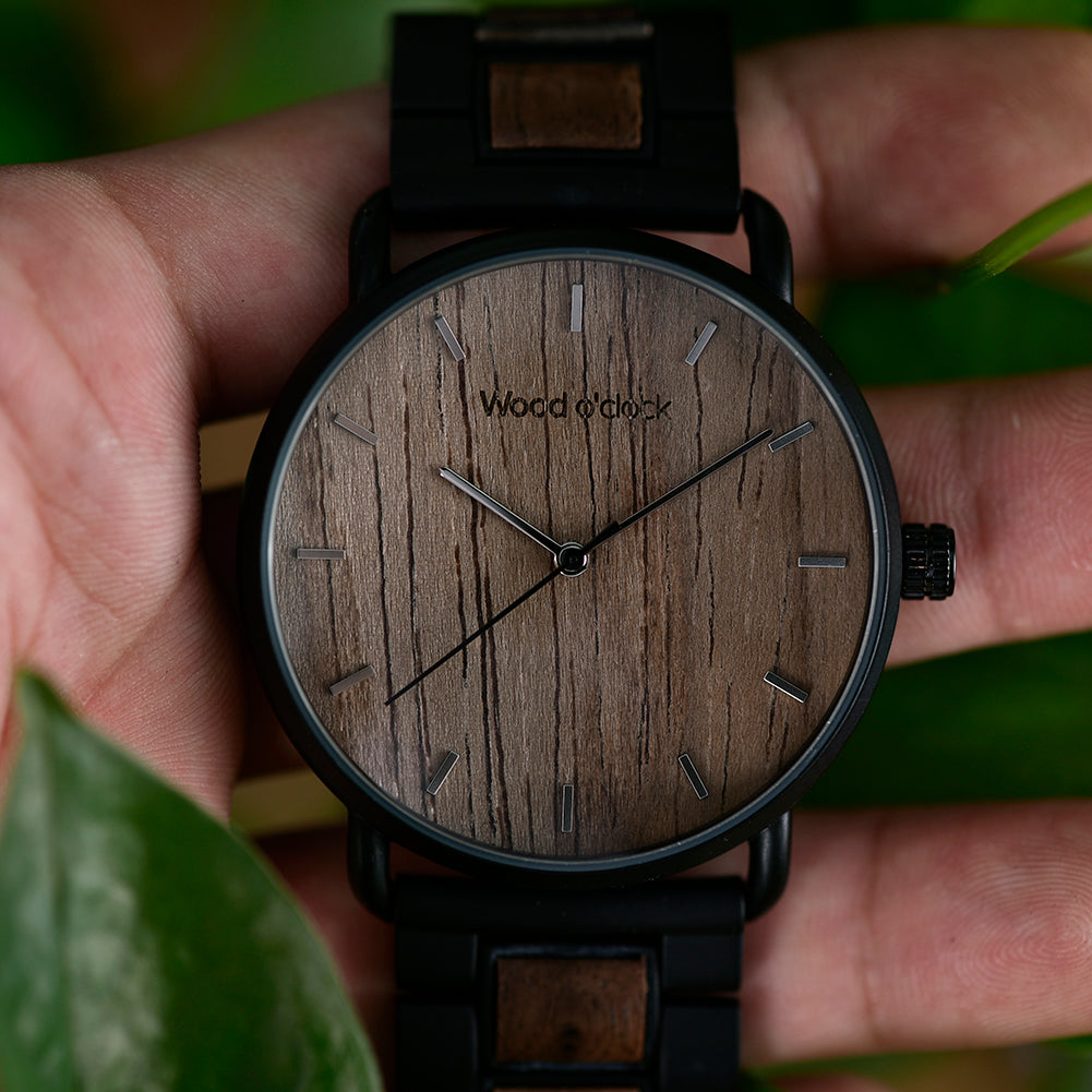 Das minimalistische Design der "Herbstblatt" zeichnet diese Uhr aus