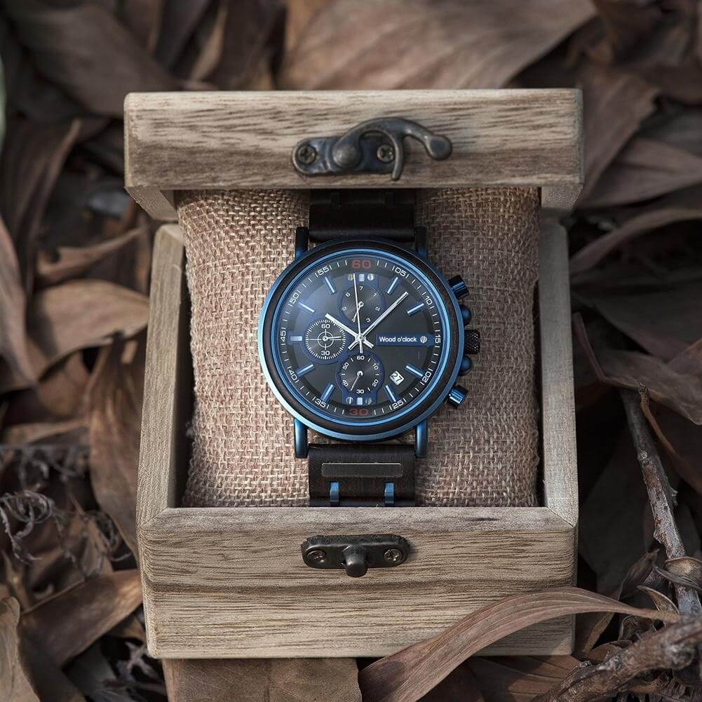 Der Armbanduhr "Berggipfel" wird in einer hochwertigen Holzbox an dich gesendet