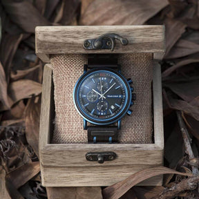Der Armbanduhr "Berggipfel" wird in einer hochwertigen Holzbox an dich gesendet