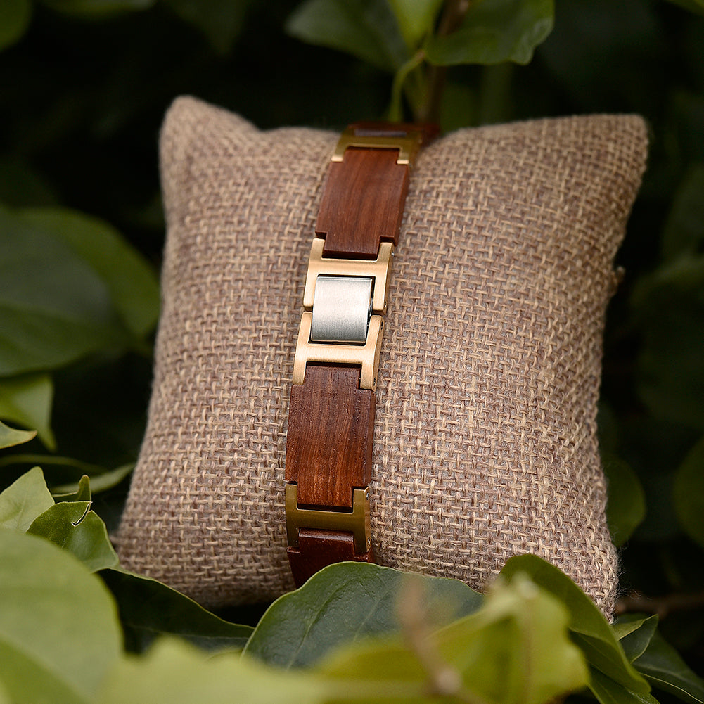 Das Armband "Summertime" aus abgestimmtem natürlichem roten Palisanderholz