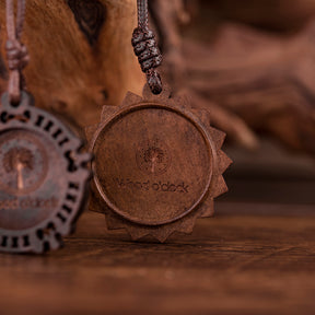 Handgefertigt und hochwertig - unsere Halsketten aus Holz