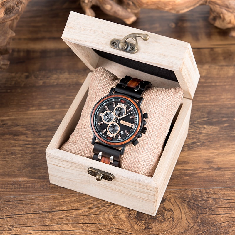 Die hochwertige Holzbox der Armbanduhr "Abenddämmerung" kannst du direkt als Geschenkbox einsetzen