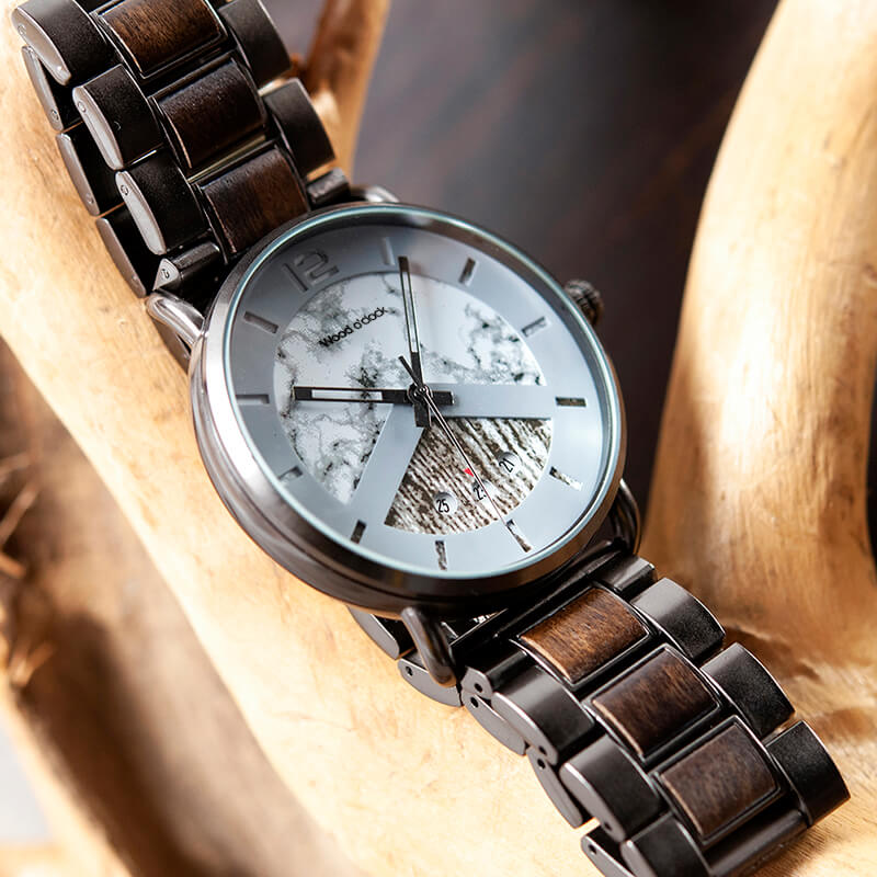 Sicherlich einmalig - das Design der Armbanduhr "Berglawine"