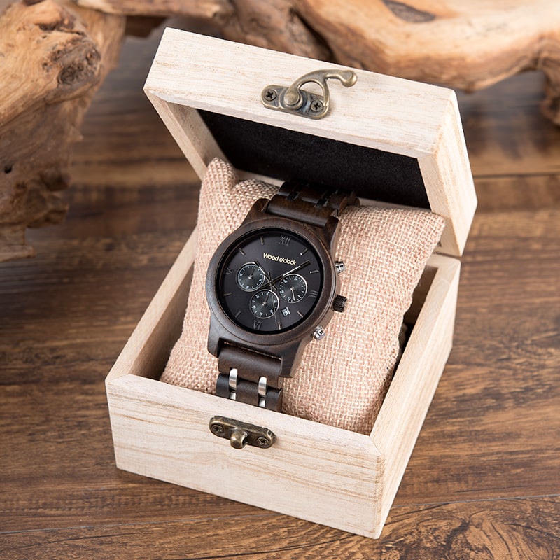 Verschenke die Armbanduhr "Edelkastanie" gleich in ihrer edlen Holzbox weiter