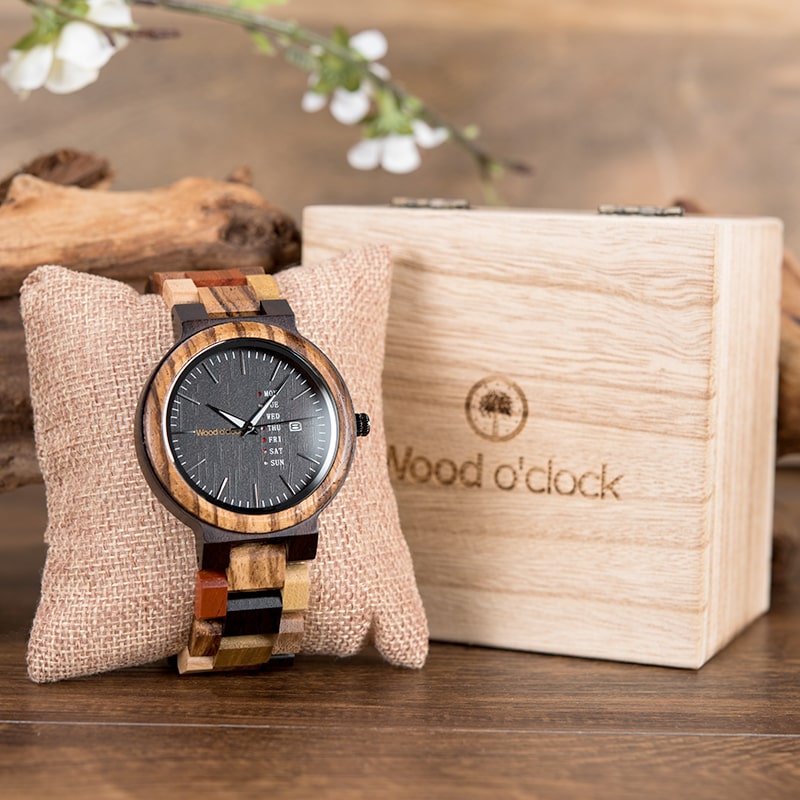Die Uhr "Adam und Eva" kommt in einer tollen Holzbox zu dir