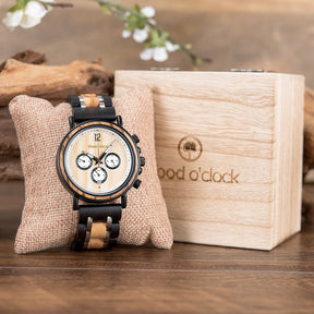 Die Armbanduhr "Frühlingsblatt" senden wir dir in einer edlen Holzbox zu