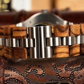 Die "Wolkenkratzer" ist eine hochwertige Armbanduhr für Herren