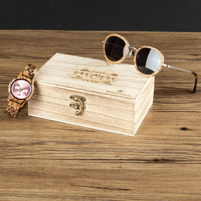 Verschenke unsere stylische Armbanduhr "Kirschbaum" gleich in diesem Geschenkset