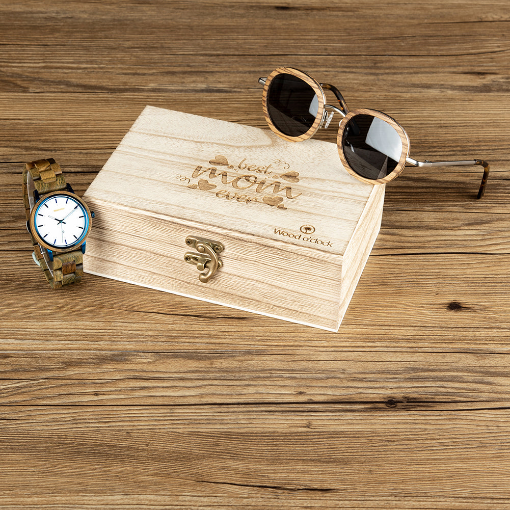 "Best Mom Summertime" lautet der Name dieser hochwertigen Geschenkbox inklusive Uhr und Sonnenbrille