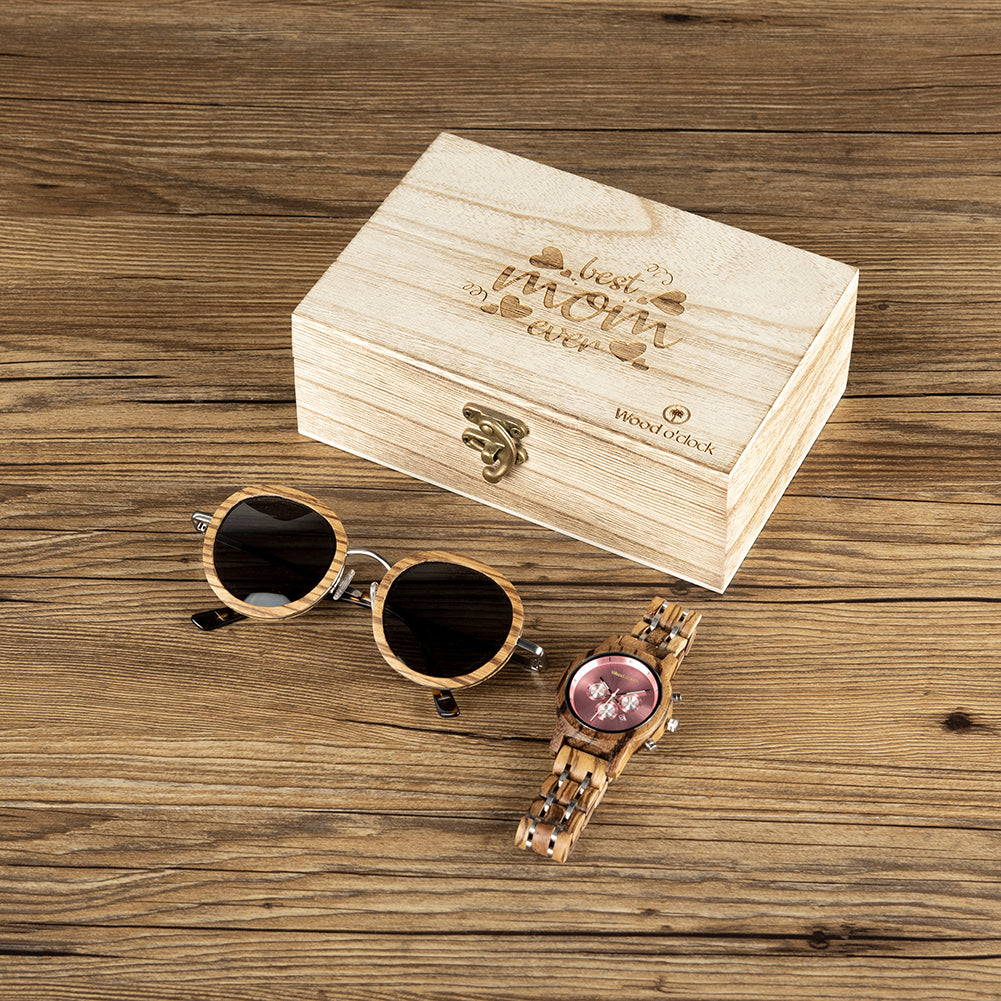 Das Geschenkset "Best Mom Kirschbaum" enthält unser gleichnamiges Uhrenmodell und eine dazu passender Sonnenbrille aus Holz