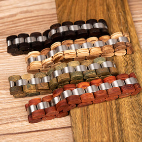 Unsere Armbänder aus 4 verschiedenen Holzarten sind ein echter Hingucker