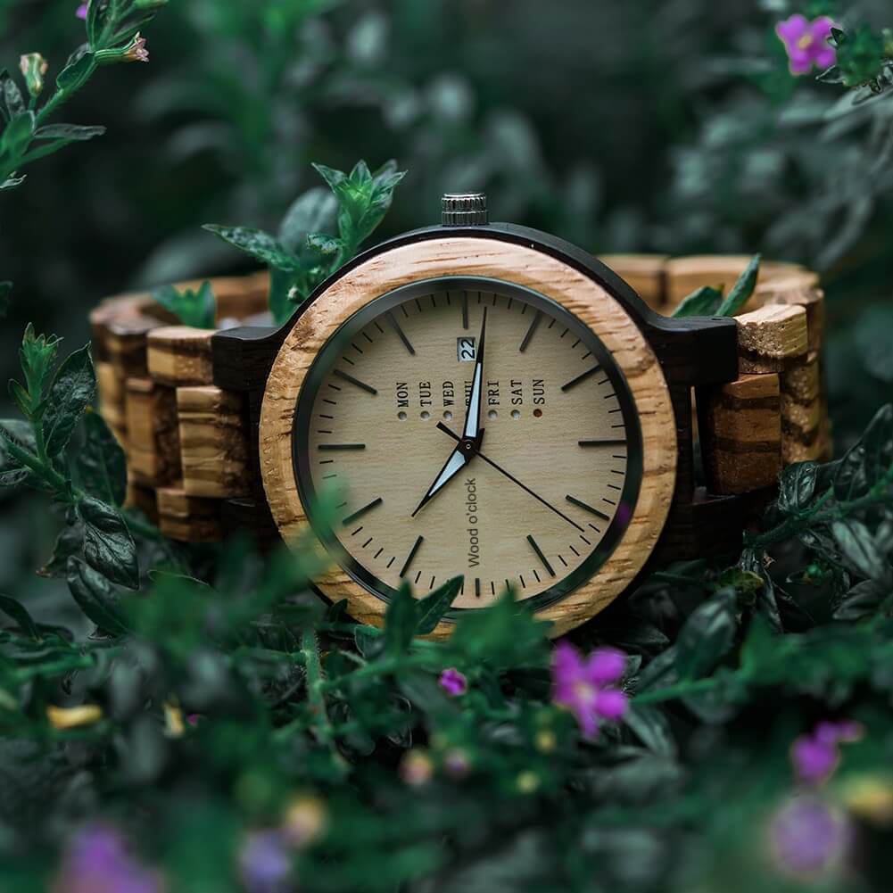 Die Armbanduhr "Walnuss" begeistert duch ein zeitloses Design