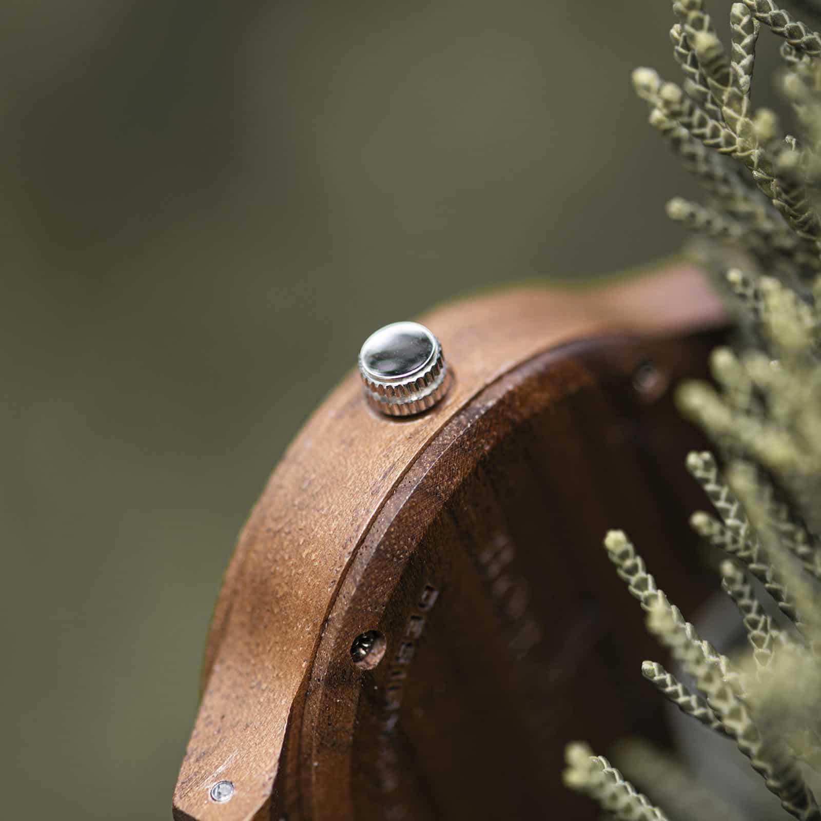 Auch die Details unserer Armbanduhr "Black Pearl" überzeugen mit perfekter Verarbeitung