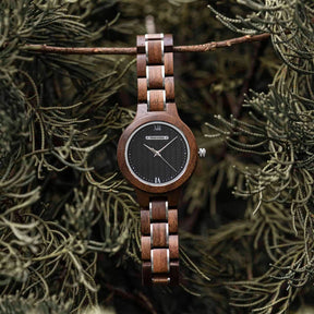 Die Farbgebung der Armbanduhr "Black Pearl" überzeugt mit dunklen Farbtönen