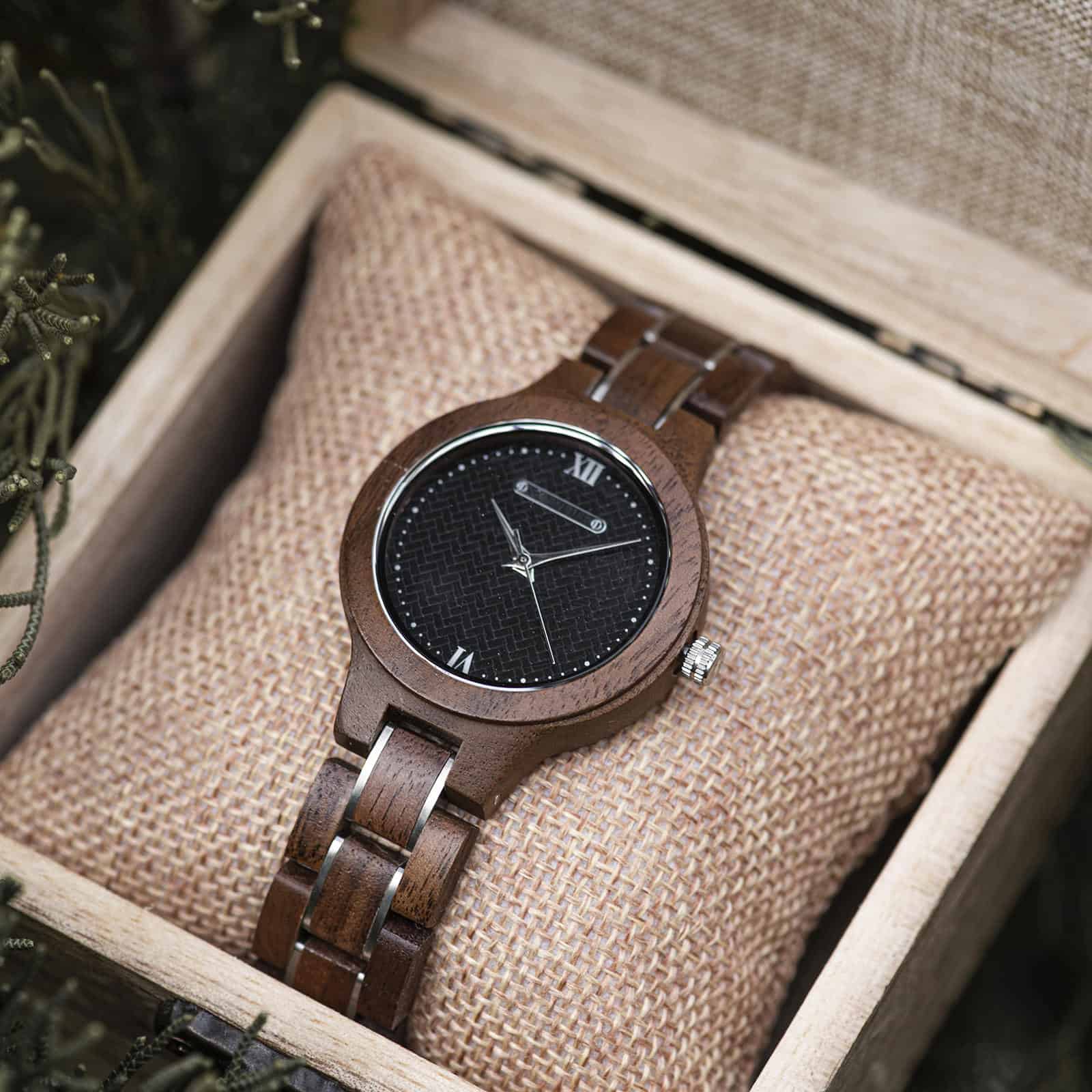 Auch die edle Geschenkbox unserer Armbanduhr "Black Pearl" überzeugt duch hohe Qualität