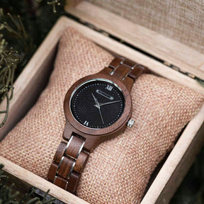 Auch die edle Geschenkbox unserer Armbanduhr "Black Pearl" überzeugt duch hohe Qualität