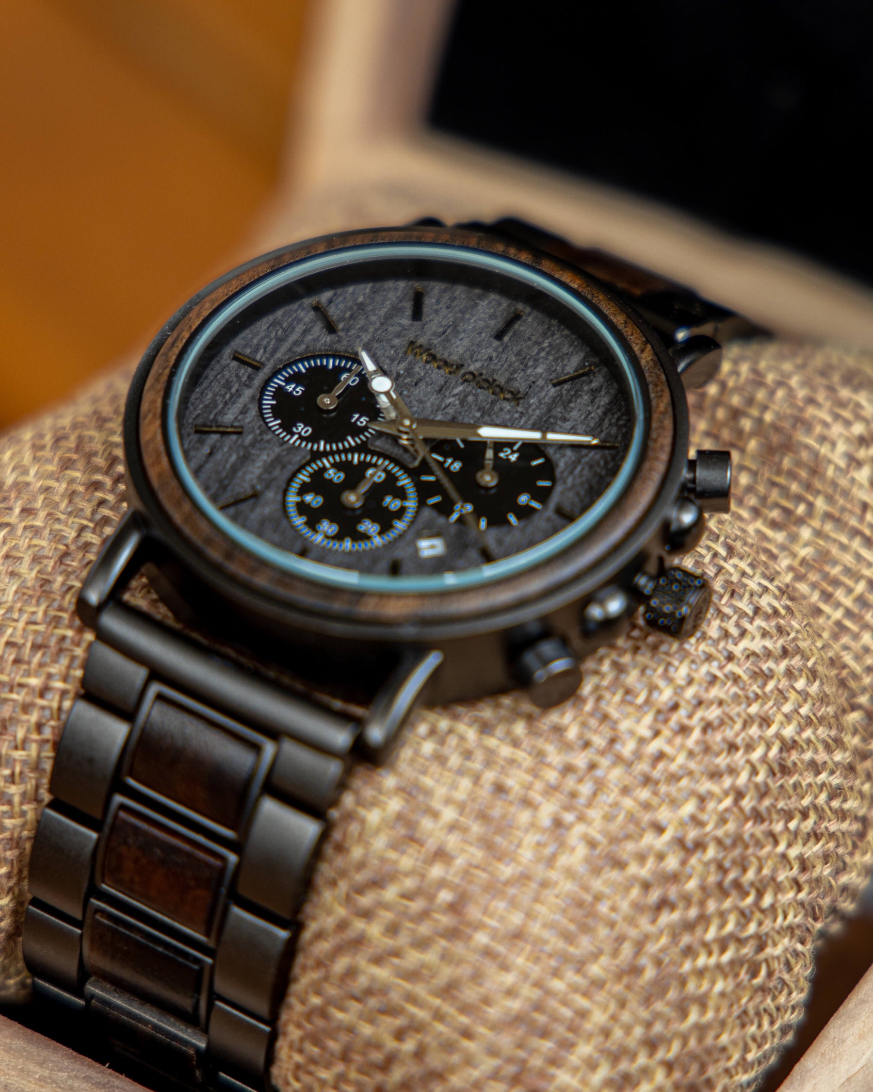 Mit der Uhr "Waldgebirge" bist du für jeden Anlass gut ausgestattet