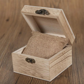 Die Armbanduhr "Zebrano" kommt in einer edlen Holzbox zu dir